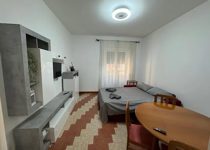 Silihome, Trastevere, Piazza Della Radio Rom